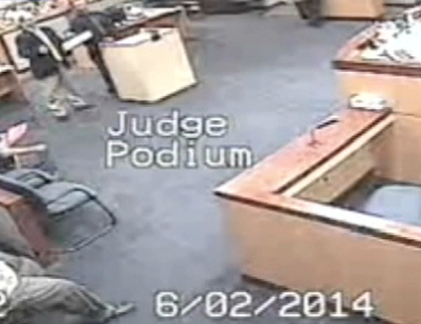 Judge and public defender fight in the hallway. www.blacklikemoi.com